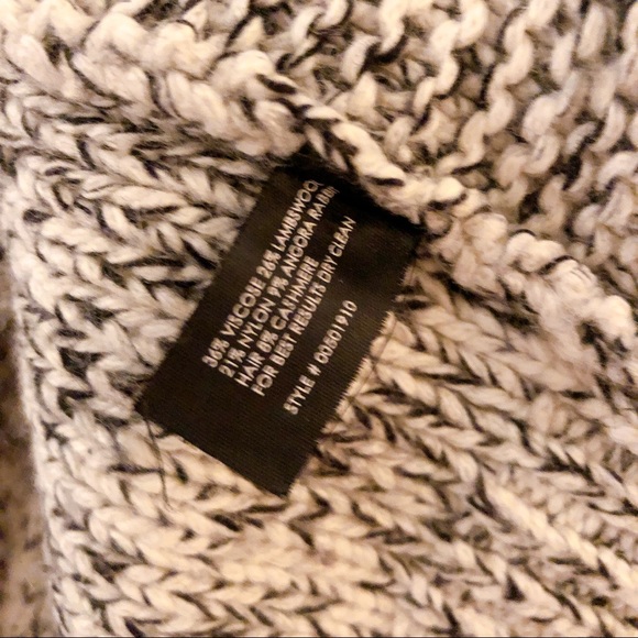 Club Monaco 2 Tone Sweater - Picture 4 of 5